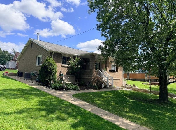 12 1st Ave, Smith, PA 15021