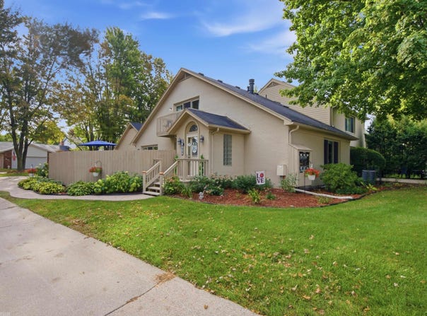 42297 E Edward Drive, Clinton Township, MI 48038