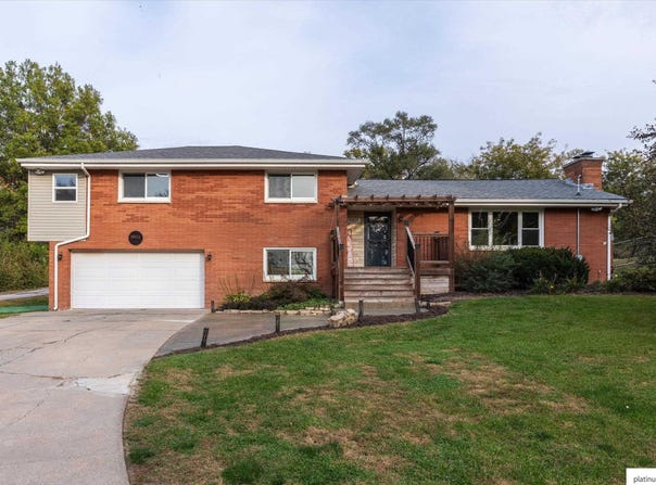 8601 S 42 Street, Omaha, NE 68147