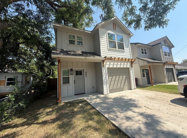 905 E 10th Street, Bonham, TX 75418