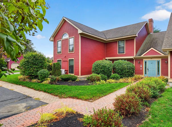 37 Estates Drive, Manchester, ME 04351