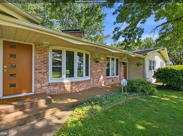 304 S Cedar Street, Wapello, IA 52653