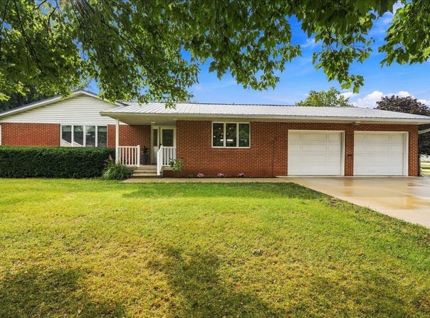518 Sunrise Drive, Chenoa, IL 61726