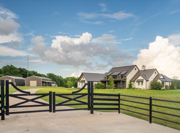 1284 COUNTY ROAD 4940, Leonard, TX 75452
