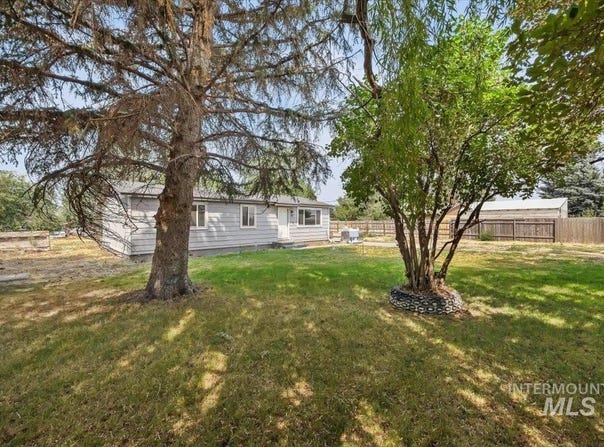 110 Park St N, Hazelton, ID 83335