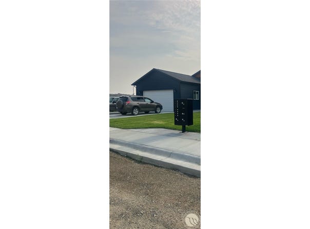 1016 5th St E, Roundup, MT 59072