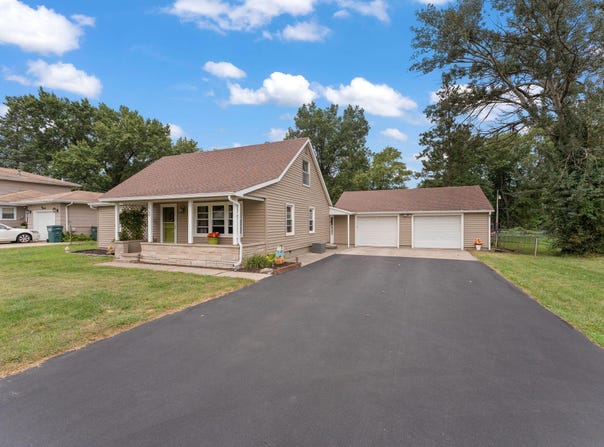 1703 E Glendale Boulevard, Valparaiso, IN 46383