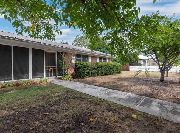 900 E Fitzgerald Street, Bangs, TX 76823