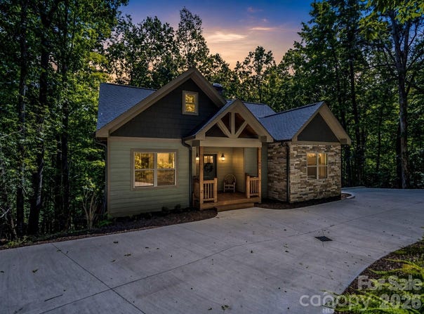 365 Utsonati Lane, Brevard, NC 28712
