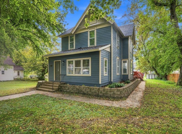 209 4th Street E, Carver, MN 55315