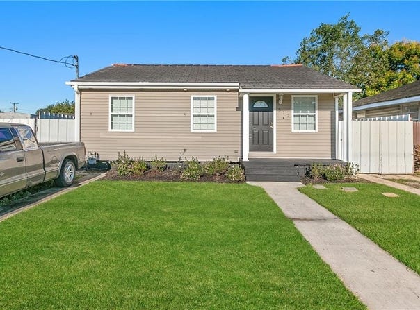512 CENTER Street, Arabi, LA 70032