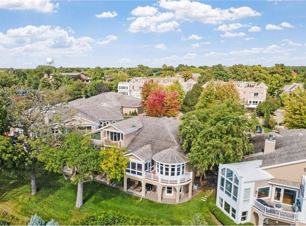 724 Widsten Circle, Wayzata, MN 55391