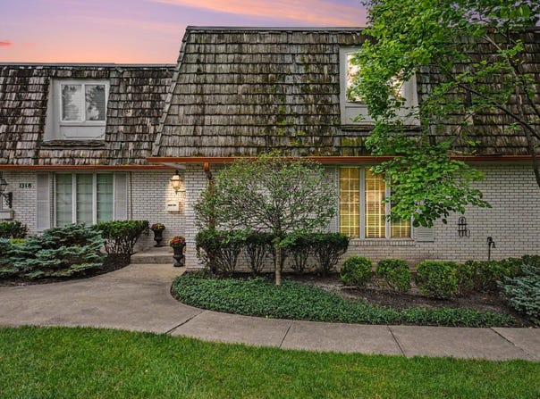 1316 Camellia Drive, Munster, IN 46321