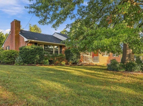 1411 SUNSET LN, WAYNESBORO, VA 22980