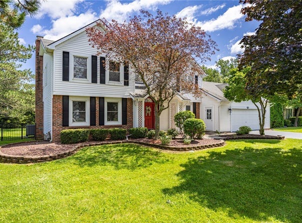 14 Silver Fox Circle, Greece, NY 14612