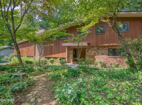 1014 W Outer Drive, Oak Ridge, TN 37830