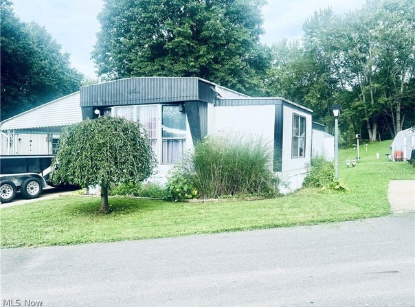 7443 Spillway, Lisbon, OH 44431