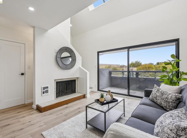 7 Embarcadero W, Oakland, CA 94607