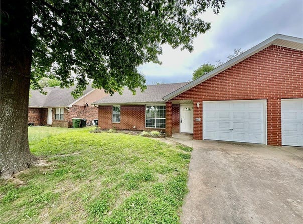 802 E Kara, Rogers, AR 72758