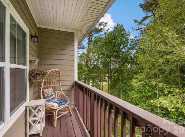 124 Foxden Drive, Fletcher, NC 28732