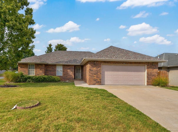 981 W Jake Flood Circle, Nixa, MO 65714