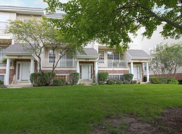 605 Pheasant Trail, St. Charles, IL 60174