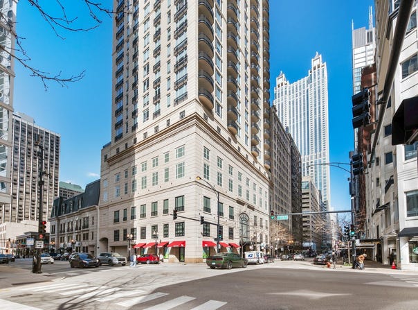 10 E Delaware Place, Chicago, IL 60611