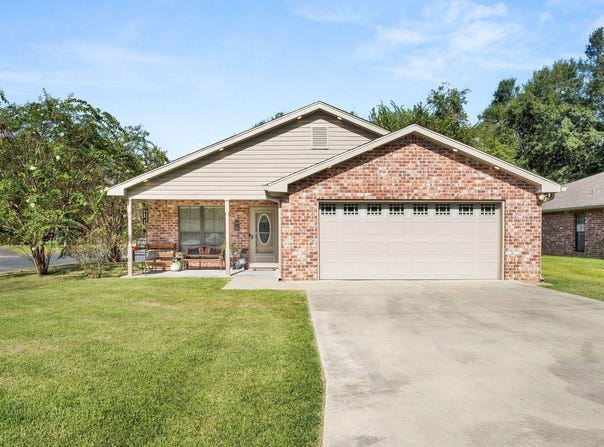 301 N Texas St, DeRidder, LA 70634