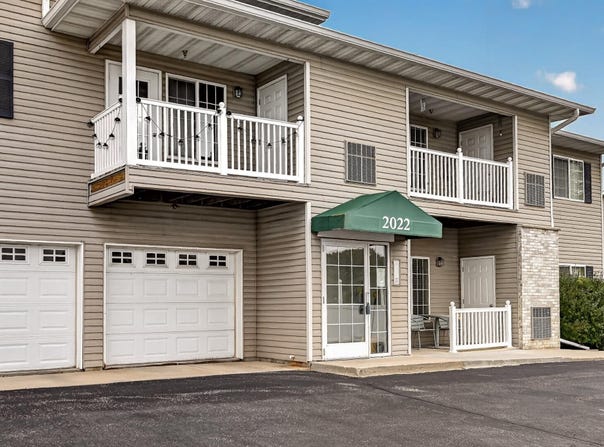 2022 29th Place NW, Rochester, MN 55901