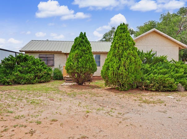 716 Robinson Circle, Smyer, TX 79367