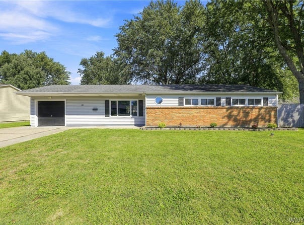 15 Alys Drive E, Depew, NY 14043