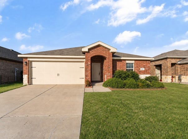 2427 Karnack Drive, Forney, TX 75126