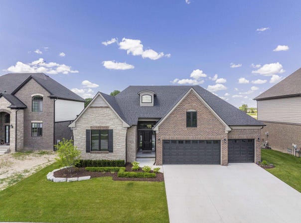 49675 Langford Drive, Macomb, MI 48044