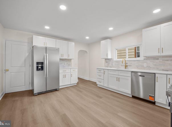 19 W 9TH Street, MARCUS HOOK, PA 19061