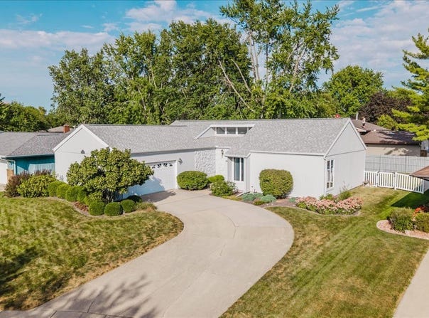 20 Independence Square, Bloomington, IL 61704