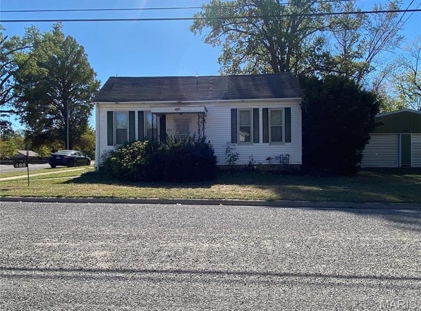482 E Walnut Street, Nashville, IL 62263