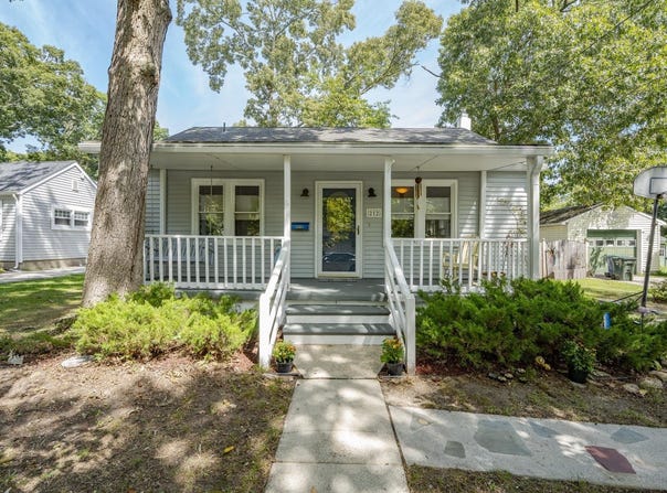 212 Davis Ave, Linwood, NJ 08221