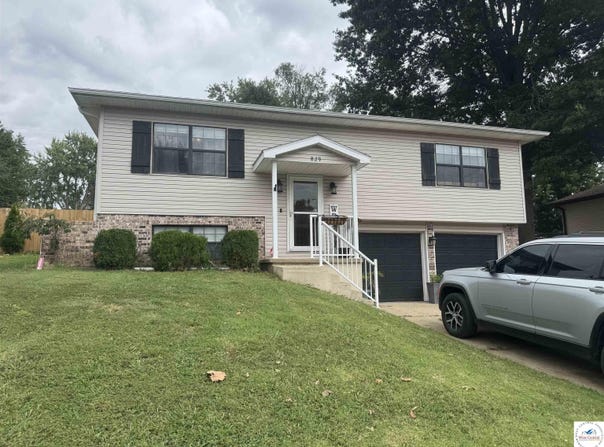 829 Brentwood Avenue, Sedalia, MO 65301