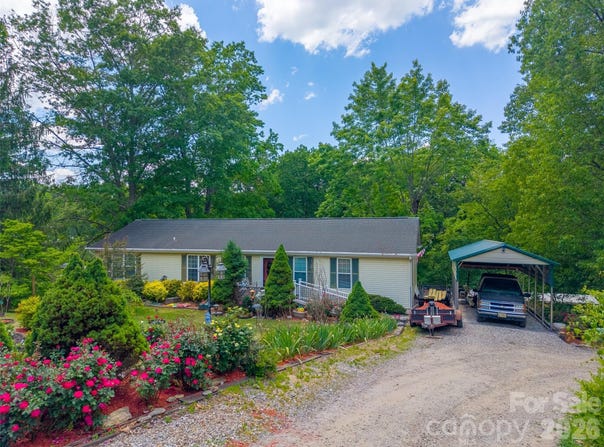 90, 106 & 132 Hennessee Street, Clyde, NC 28721