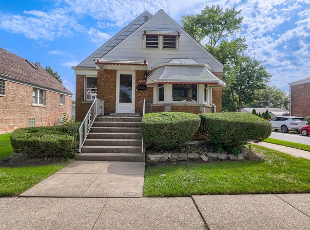 3229 Highland Avenue, Berwyn, IL 60402