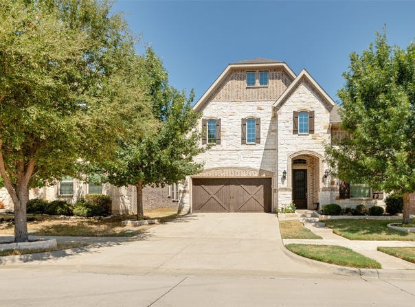 911 Mountain Laurel Drive, Euless, TX 76039