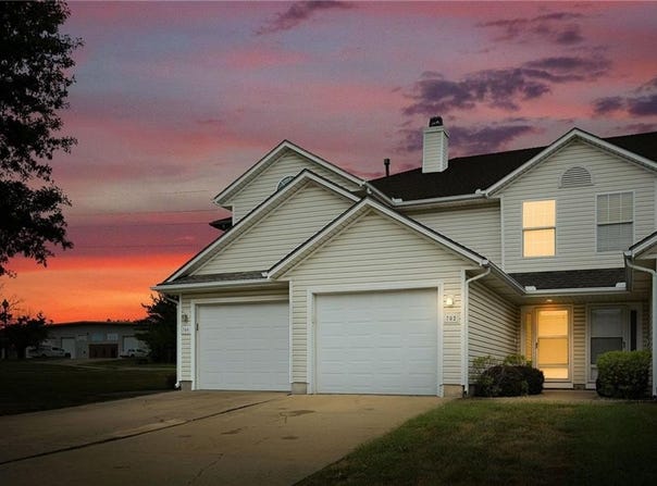 702 SE 13TH Street, Lee's Summit, MO 64081
