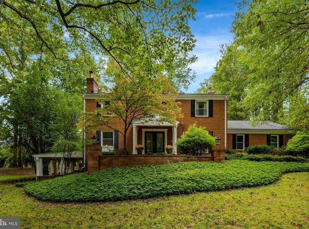 10015 SADDLE Road, VIENNA, VA 22181