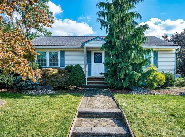 669 Old Post Road, Edison, NJ 08817