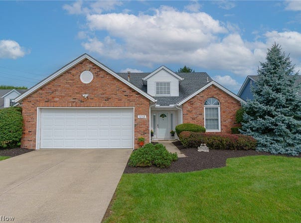 16368 N Laguardia, Strongsville, OH 44136