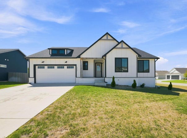 7117 E Pheasant Ridge St, Bel Aire, KS 67226