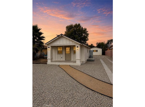 515 W L, Colton, CA 92324