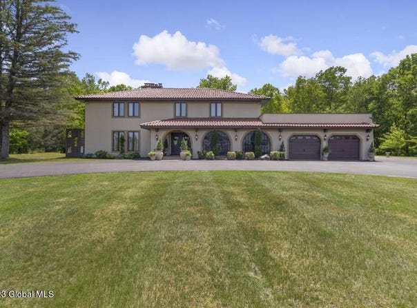 92 Macha Lane, Wynantskill, NY 12198