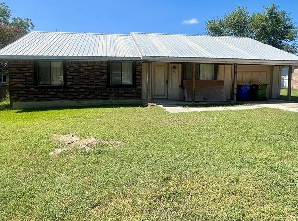824 Larry Drive, Gonzales, TX 78629