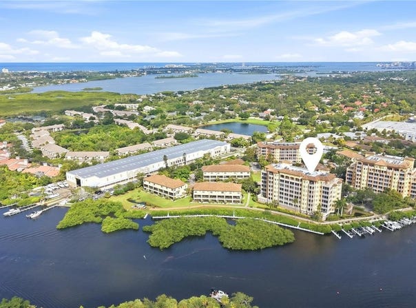 5531 CANNES Circle, SARASOTA, FL 34231